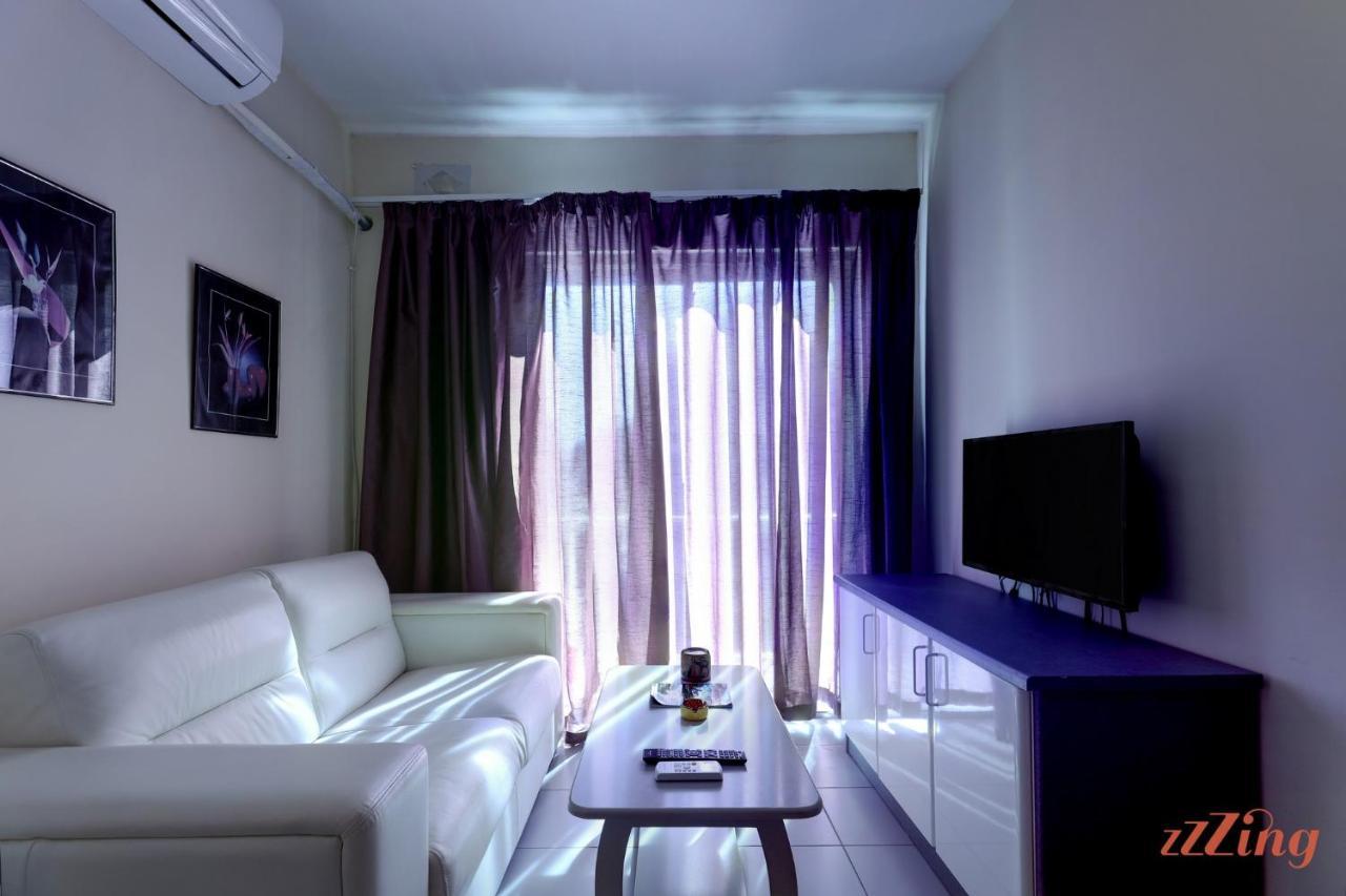 Seaside Apt With Side Sea Views - New 멜리에하 외부 사진