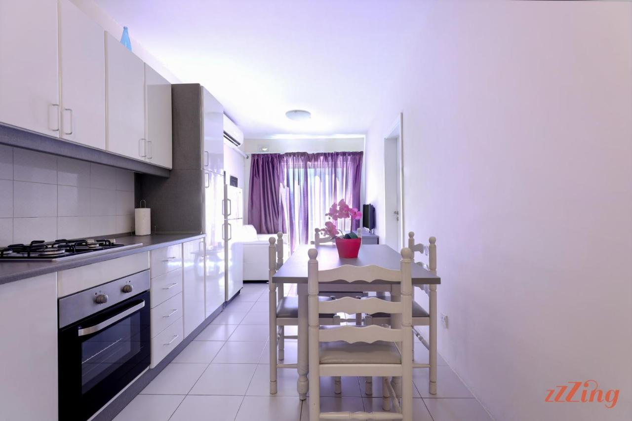 Seaside Apt With Side Sea Views - New 멜리에하 외부 사진