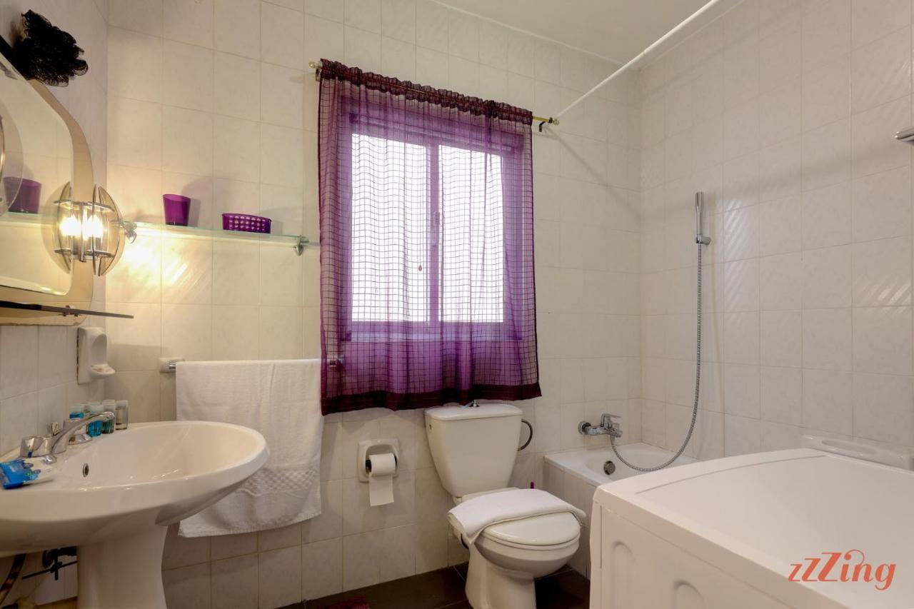 Seaside Apt With Side Sea Views - New 멜리에하 외부 사진